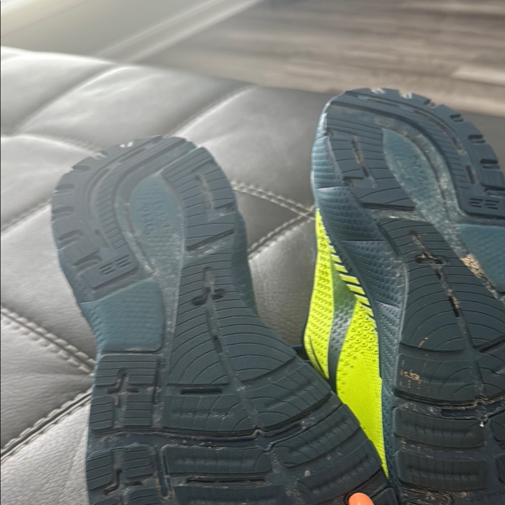 Brooks Adrenaline GTS Shoes - Bright Yellow and Dark Blue - Picture 5 of 13